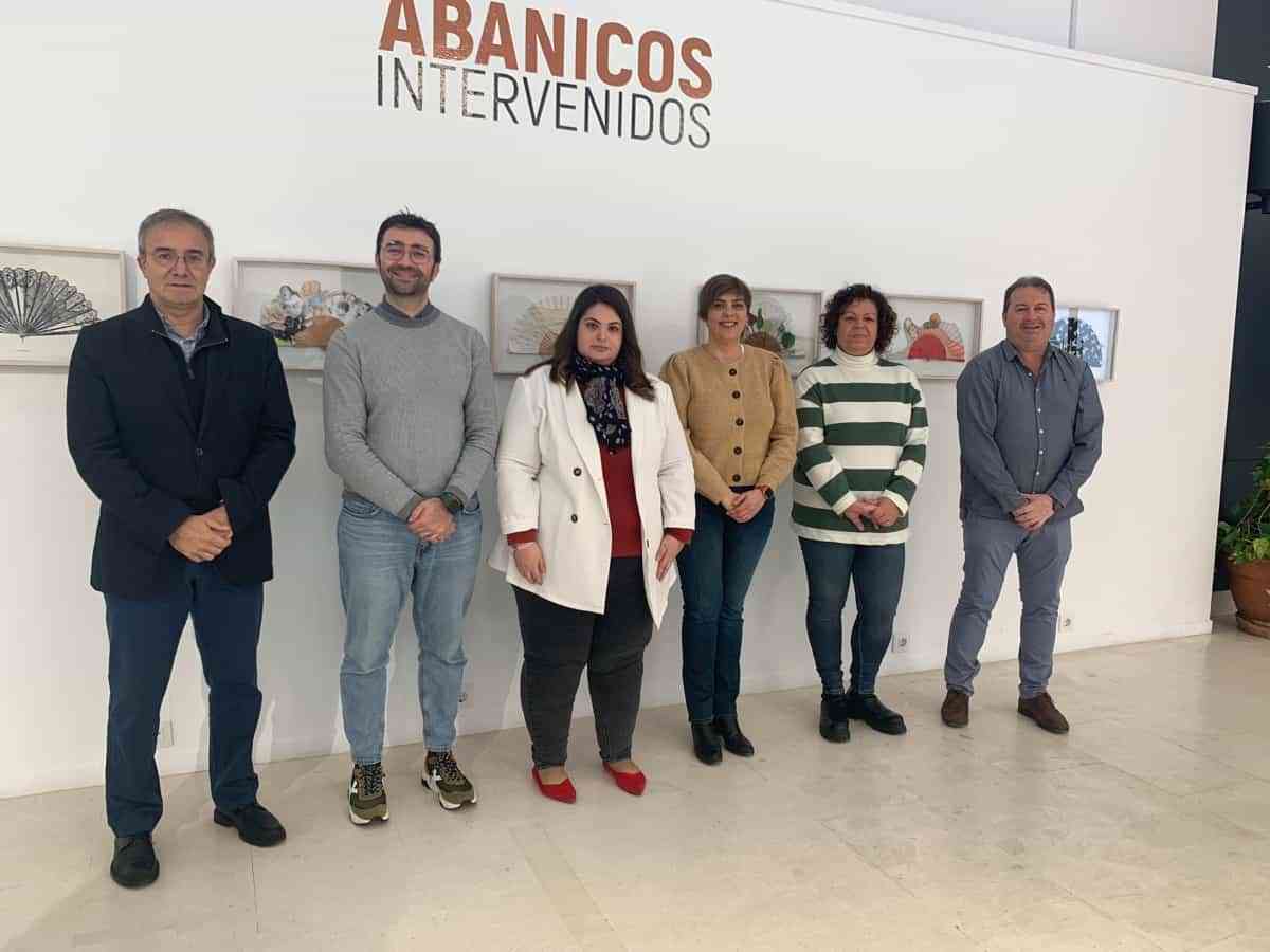 Exposición Abanicos Intervenidos de la Fundación Antonio Pérez en el hall del auditorio de Tarancón hasta el 8 de febrero