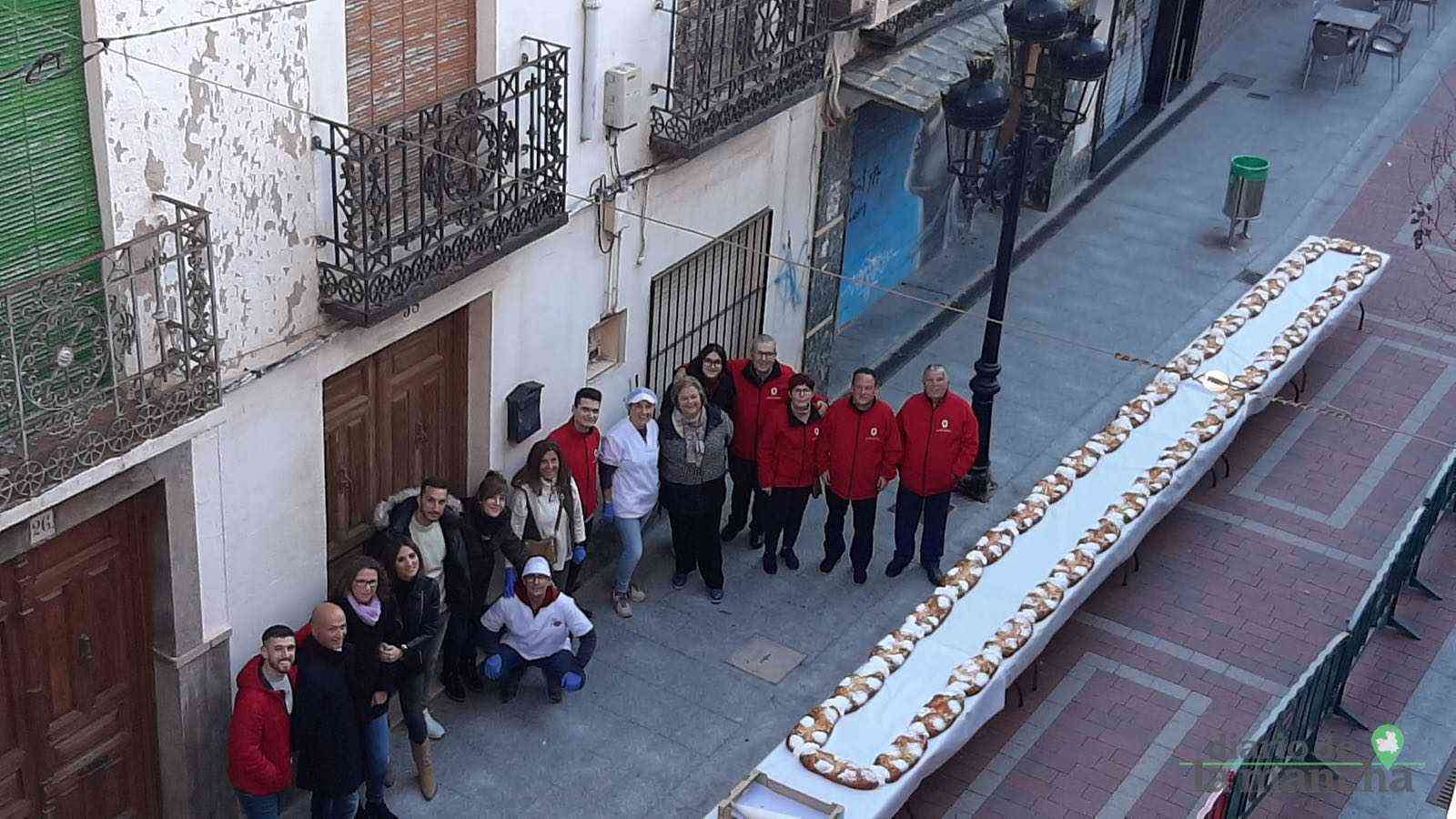 Un año más, Quintanar disfruta de un gran Roscón Solidario y chocolate a beneficio de Asprodiq