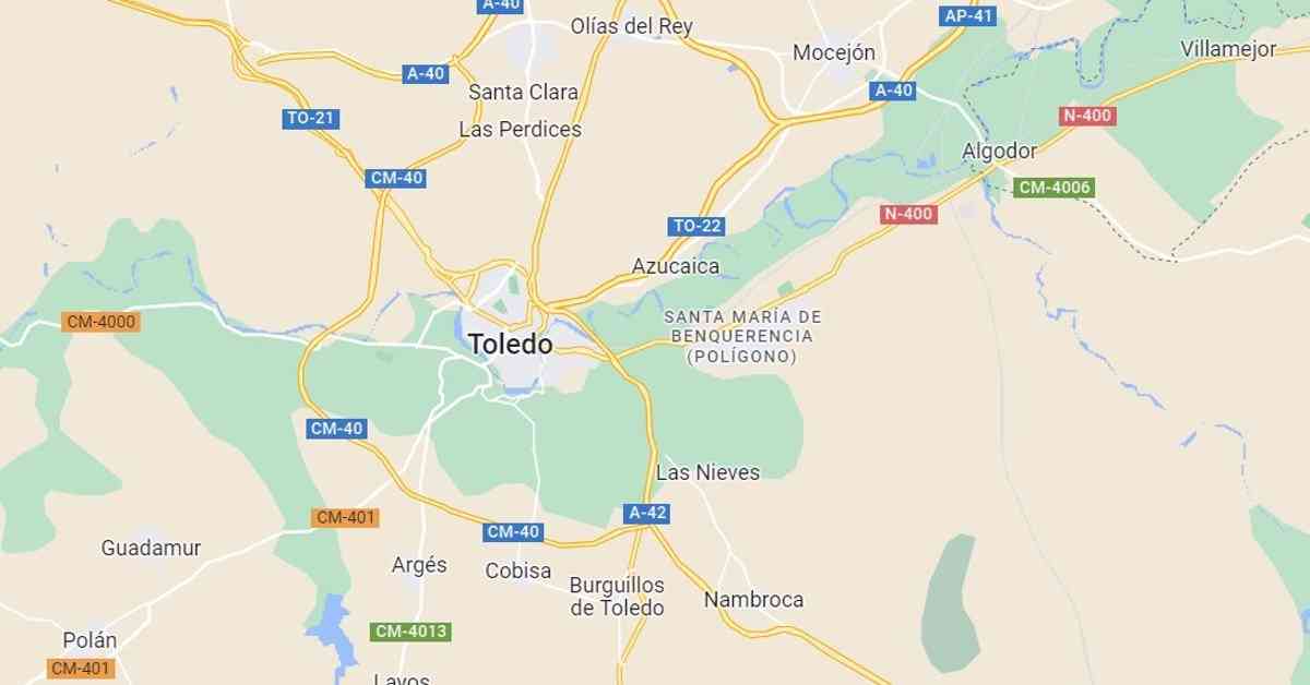 Bomberos Rescatan Turismo Atrapado Debajo de un Camión en Toledo