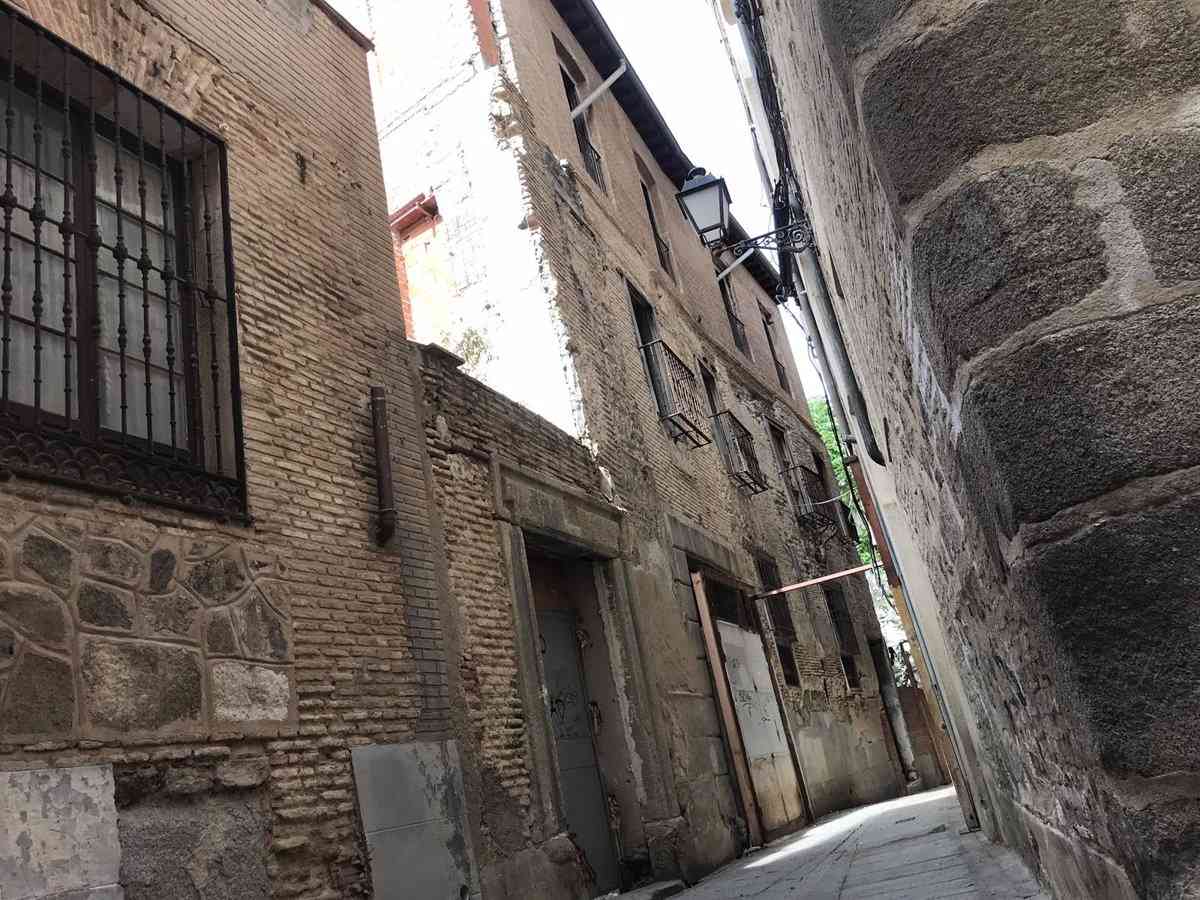 Promotor de Hotel Cercano Interesado en Comprar Tres Parcelas del Consistorio de Toledo en Calle de la Plata