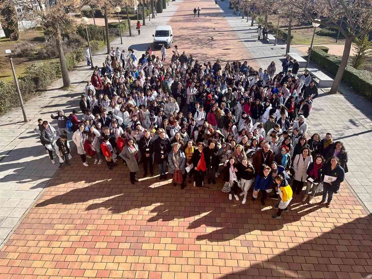 Celebrando el Día de la Mujer y la Niña en la Ciencia: Iniciativas de la UCLM Apoyadas por Más de 5.000 Escolares