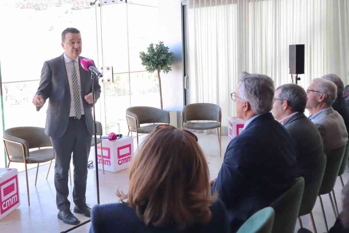 «Arroyo motiva a la industria culinaria a promover los vinos locales».