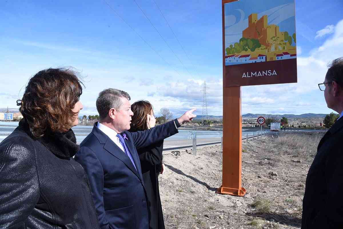 Se inicia la instalación de la señalización turística en Castilla-La Mancha con una inversión de 30 millones de euros.