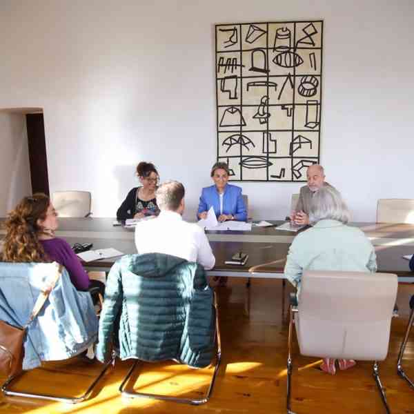 El alcalde Tolón se compromete a revitalizar el barrio implementando las 25 medidas de la Mesa del Casco de Toledo.