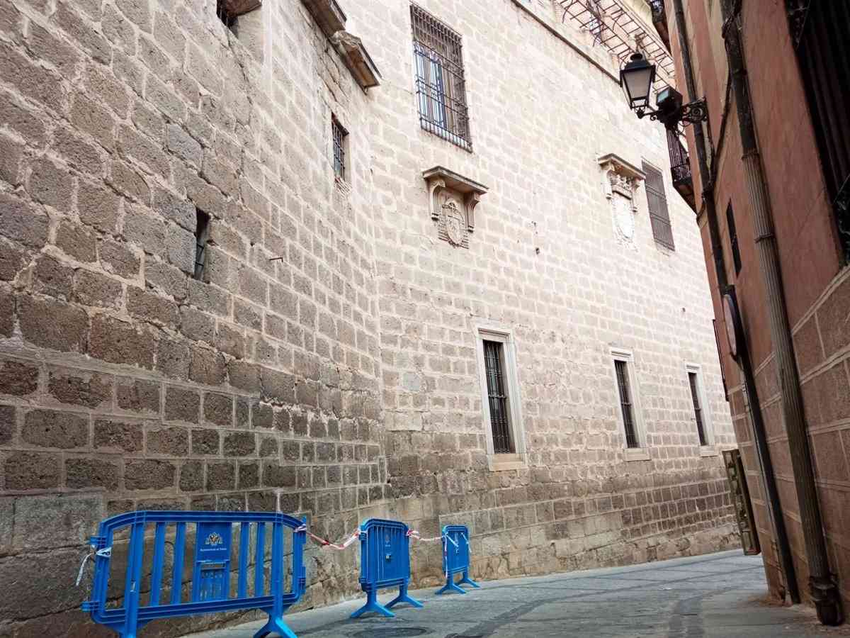 La cultura establece que reparar la fachada de la Catedral de Toledo es tarea de la Iglesia: “No contamos con conocimientos en fontanería en catedrales”.