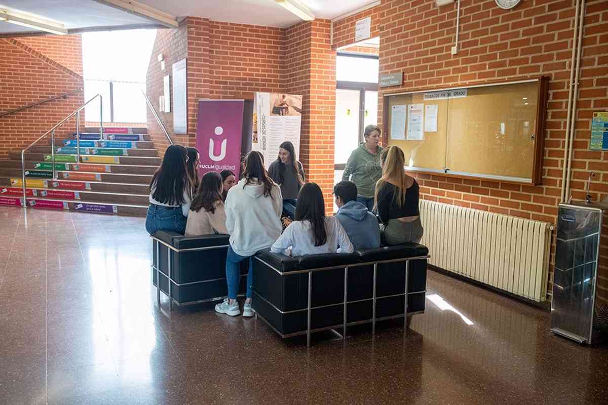 El 8M en los campus y sedes de la UCLM: Empoderamiento de las mujeres en las aulas y actividades.
