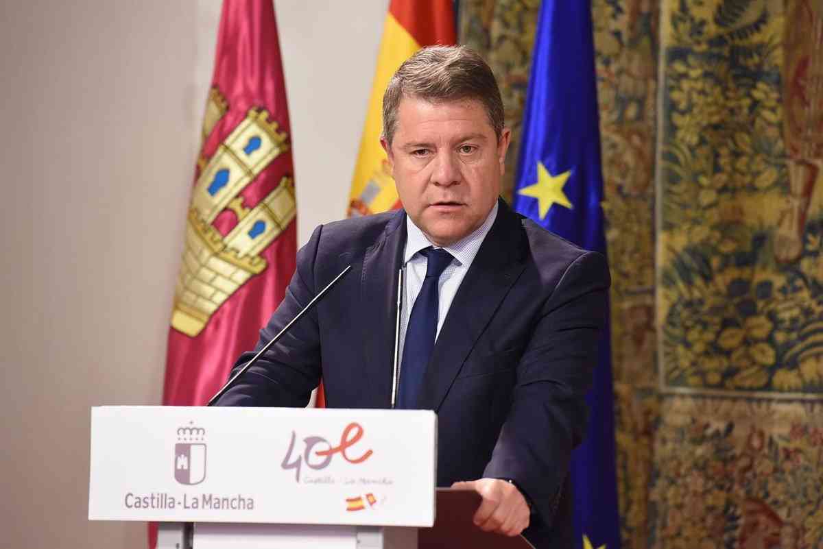 Page defiende la integridad de la tubería manchega y denuncia acusaciones sin fundamento de corrupción basadas en denuncias no aceptadas.