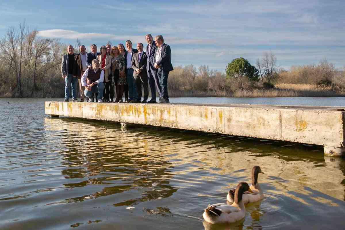 Page se compromete a lograr una depuración total del agua vertida en los ríos en menos de una década.