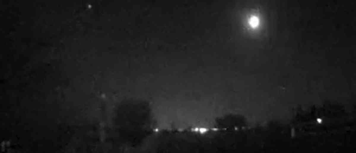 El Observatorio de La Hita (Toledo) detecta una bola de fuego resplandeciente en el firmamento sobre Madrid y Segovia.