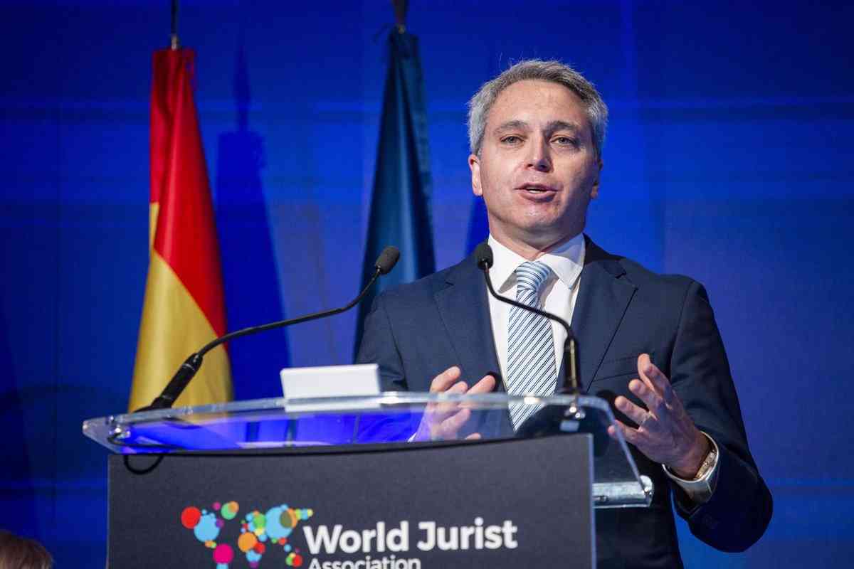 Jornadas Culturales de Miguel Esteban inauguran con la presencia del reconocido periodista y escritor Vicente Vallés.