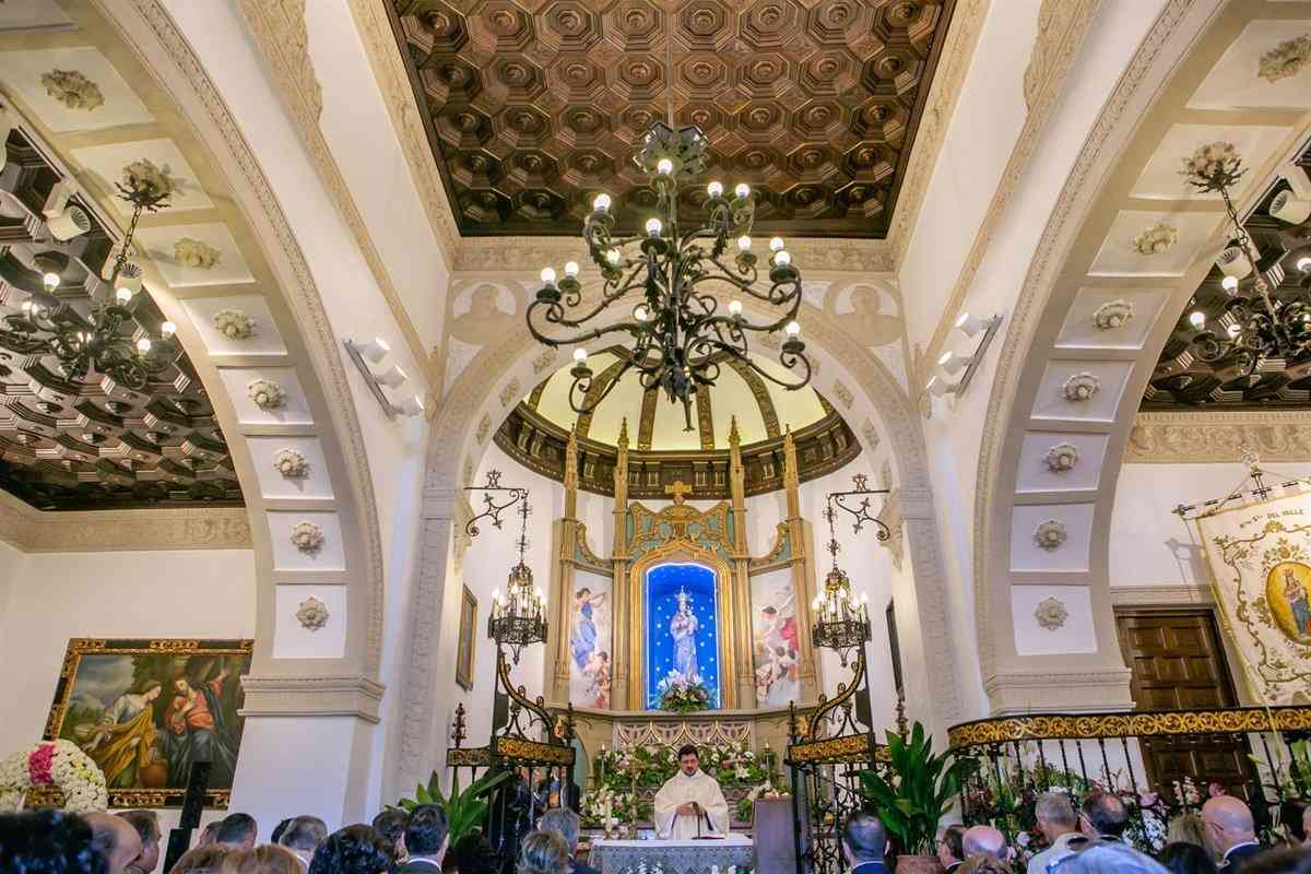 La Romería del Valle toledana transcurrió sin problemas y la tradición de los cohetes fue reemplazada por flores blancas.