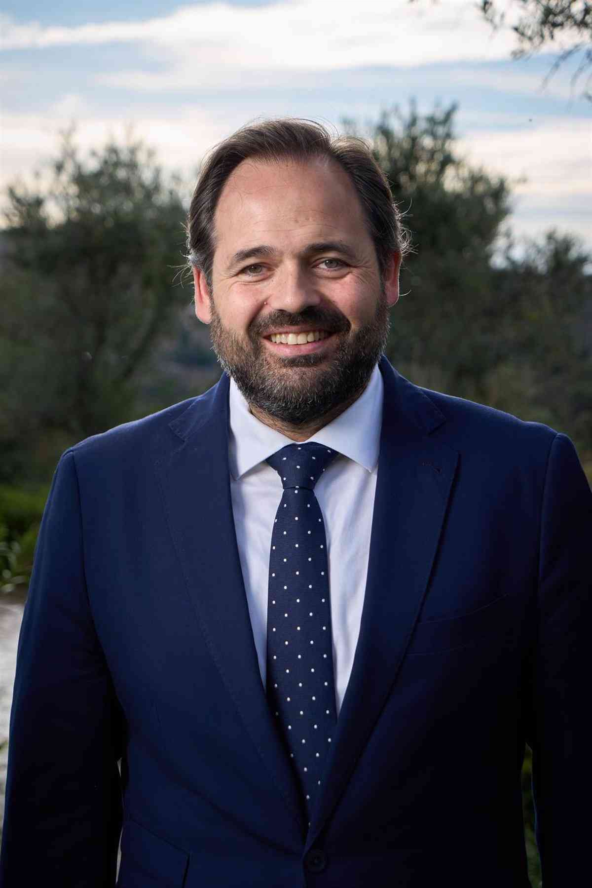 Con el 76,45% de los votos escrutados, Page pierde mayoría absoluta en C-LM y se especula un posible pacto con Vox para que Núñez gobierne.