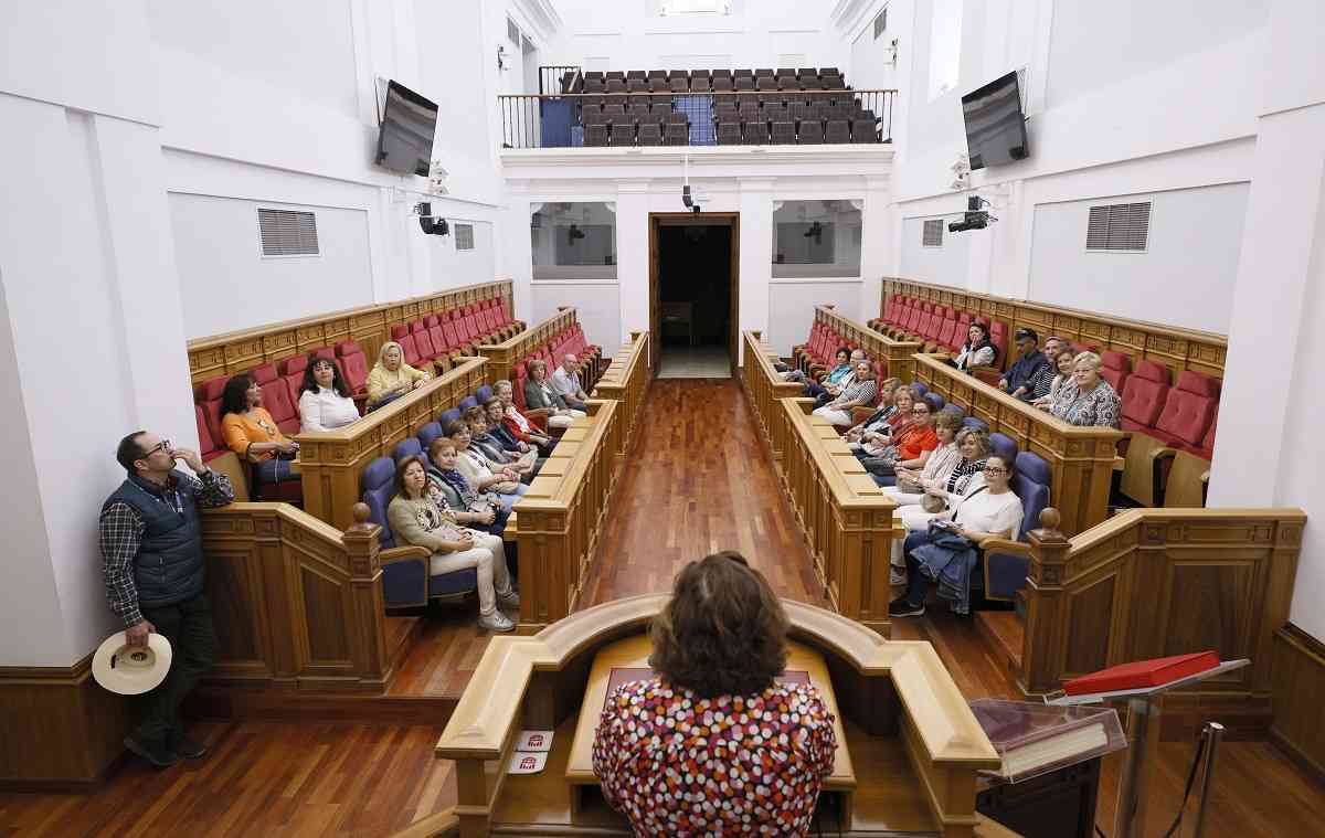 La X Legislatura llega a su fin con la última jornada de Puertas Abiertas en las Cortes regionales este sábado