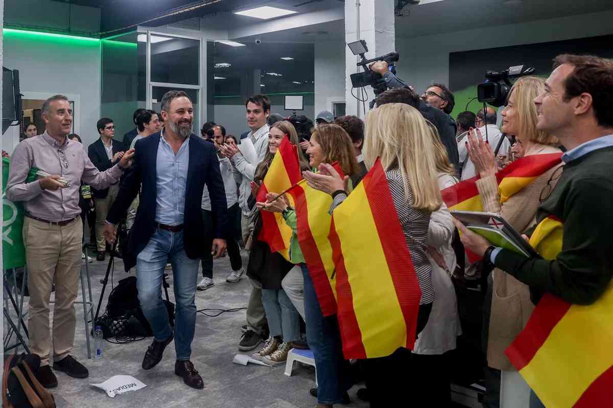 Vox se consolida como tercer partido al aumentar concejales y ganar peso en parlamentos como el de Castilla-La Mancha.