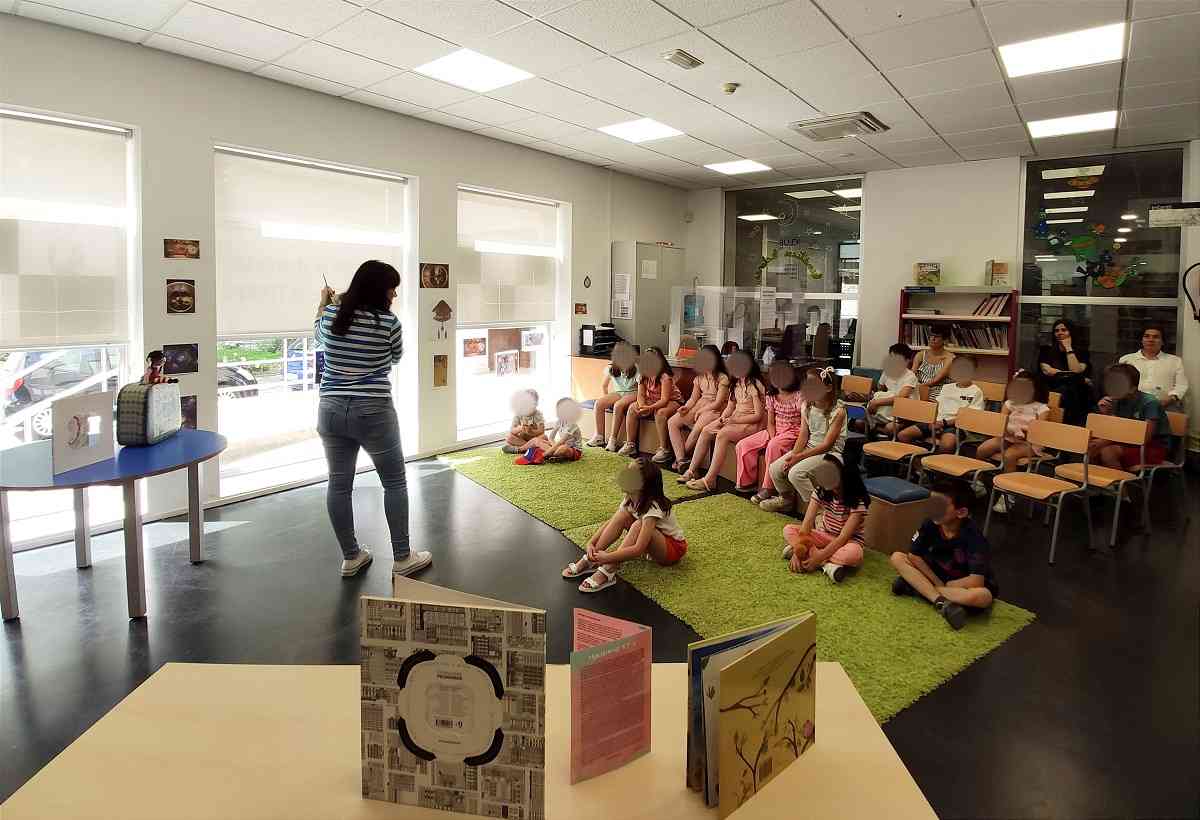 Clara Ortega para el tiempo en la Biblioteca de Quintanar