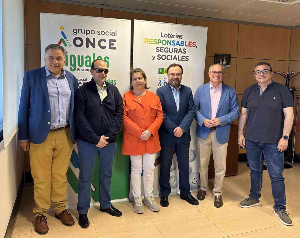 Distinciones solidarias ONCE 2023 destacan a la Dirección de Transportes de C-LM, ASOFACAM, Primark, Manuel Moreno y Carlos Maldonado por su compromiso social.