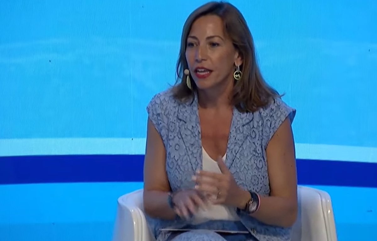 La alcaldesa de Zaragoza, contenta con la normalidad en el Ayuntamiento tras superar obstáculos pasados