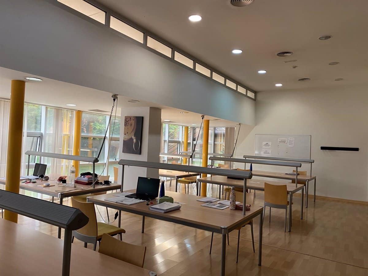 Anuncio de la asignación final de plazas en residencias universitarias de Castilla-La Mancha para el período académico 2023-24.