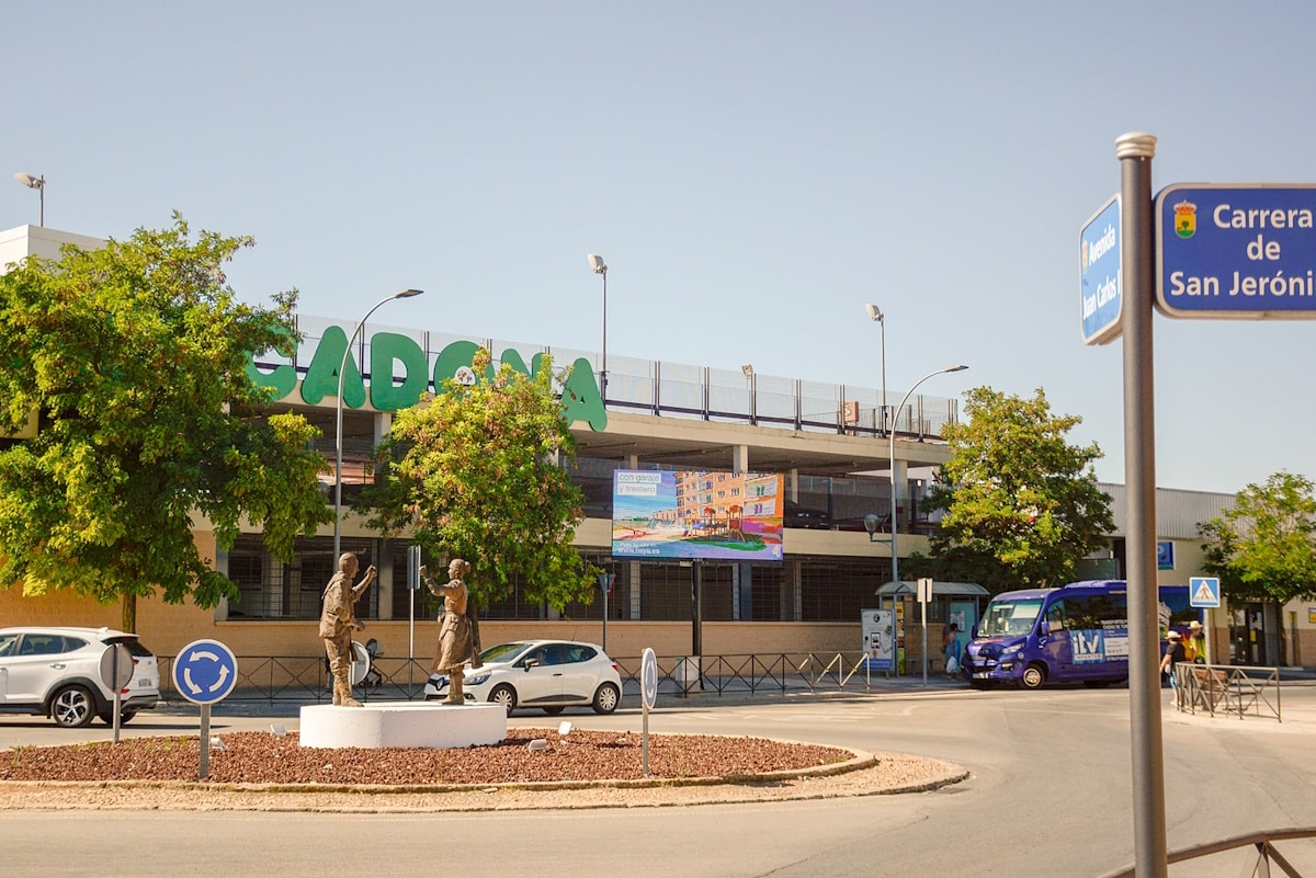 Se aprueba la demolición del establecimiento comercial «Mercadona» en la avenida Juan Carlos I de Tomelloso.