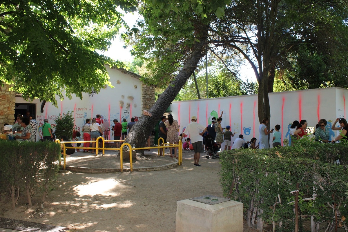 Quintanar se llena de color gracias a las pintadas infantiles más populares.