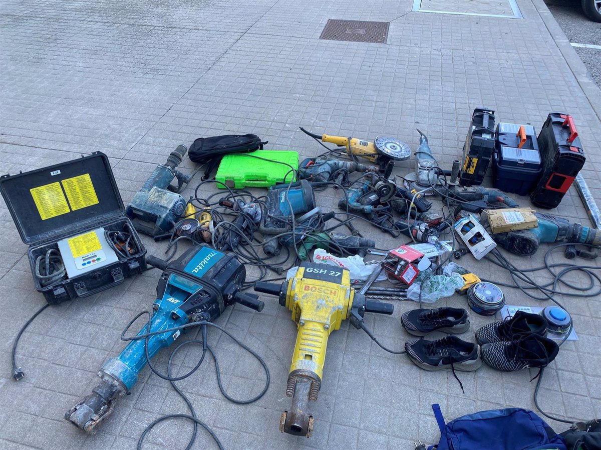 Dos hombres capturados tras saquear múltiples negocios en distintas provincias, acumulando más de 36.000 euros en ganancias.