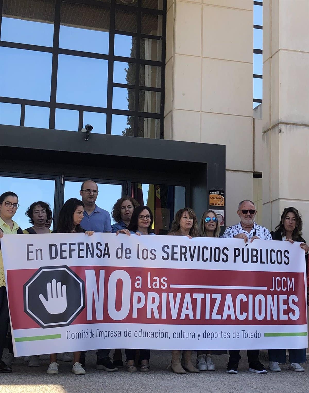 El comité de empresa denuncia la falta de personal debido a la privatización de servicios públicos en centros educativos de Toledo