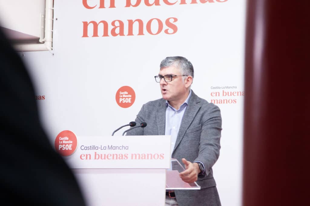 El PSOE advierte que el transfuguismo podría provocar una confrontación total en Castilla-La Mancha.
