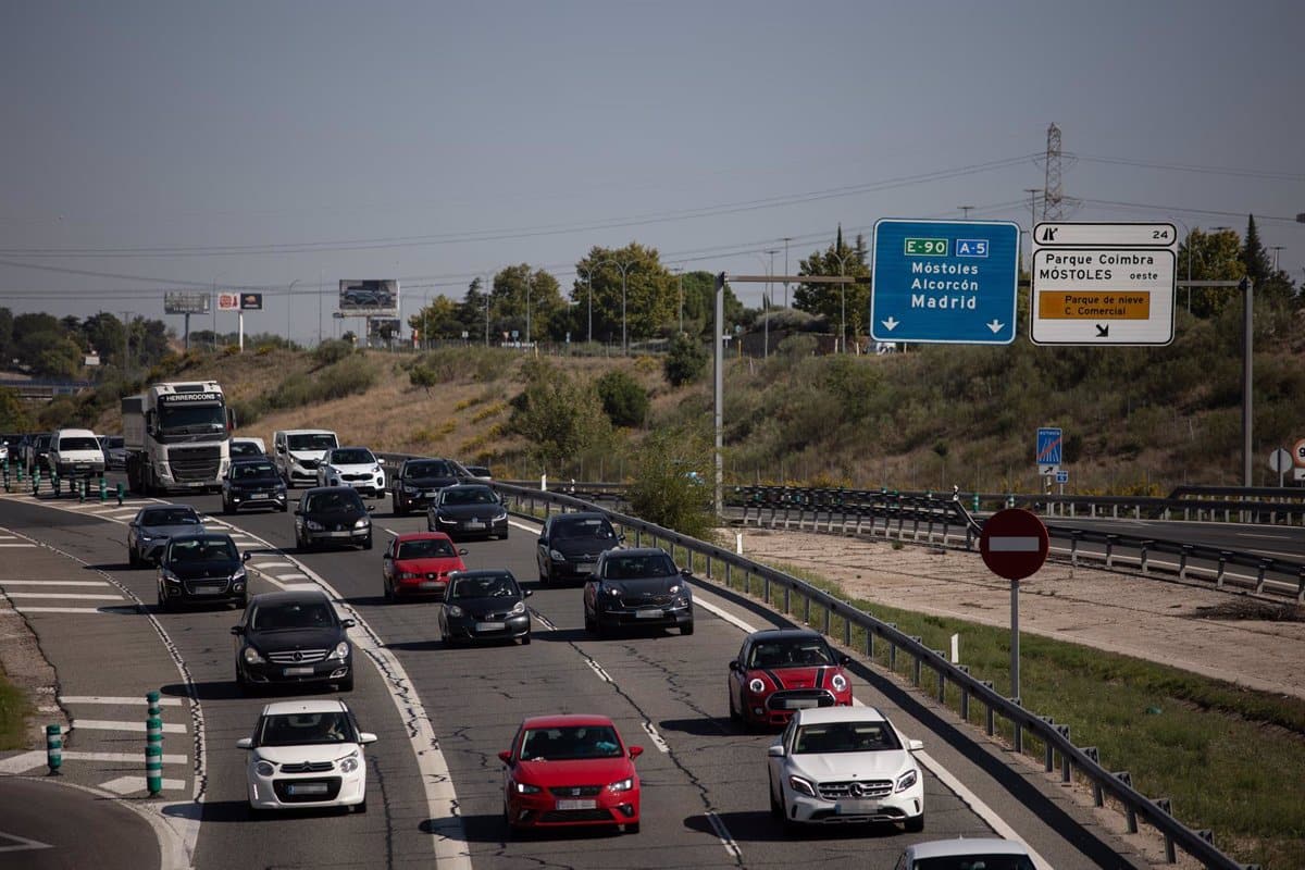 Comienzo del Puente de la Constitución marcado por atascos en las Autovías de Barcelona, Madrid y Toledo