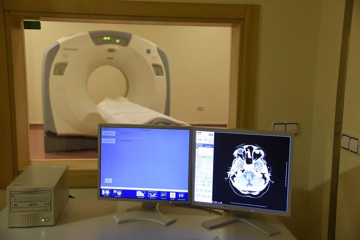 Castilla-La Mancha se compromete a ampliar el acceso al servicio de medicina nuclear en un plazo de dos años