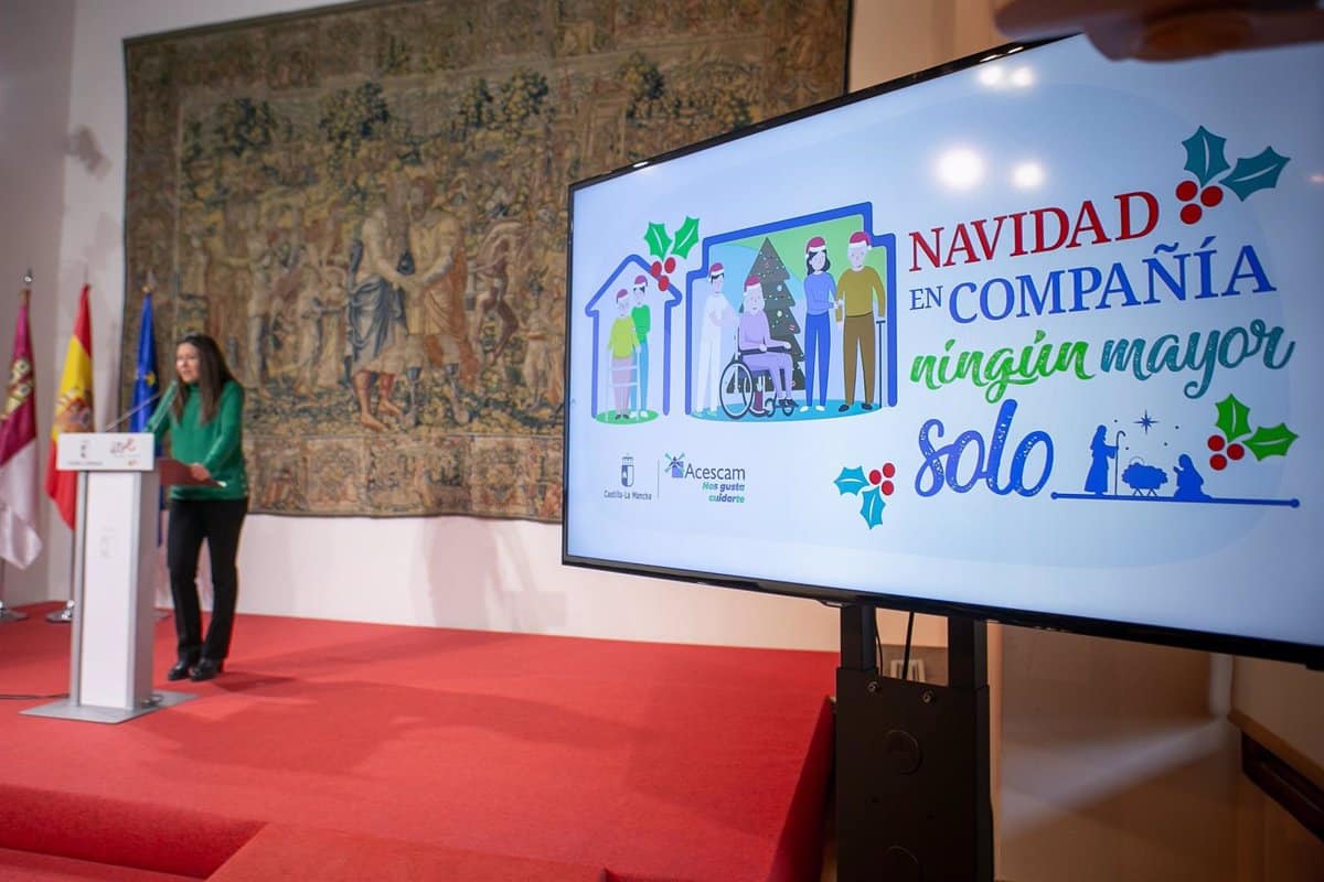 La Junta y Acescam perseveran en la lucha contra la soledad en el 12º aniversario de la Iniciativa ‘Navidad en compañía’