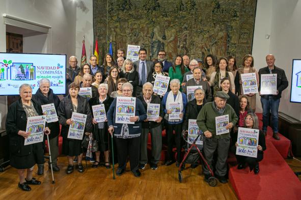 El Gobierno de Castilla-La Mancha lanza la campaña ‘Navidad en Compañía. Ningún Mayor Sólo’ para combatir la soledad de las personas mayores.