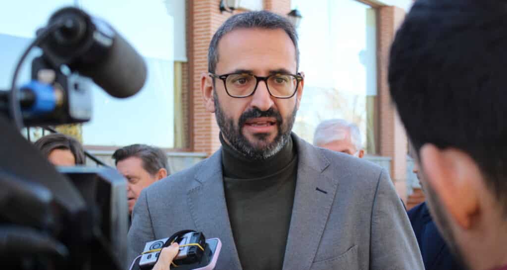 Los presupuestos de CLM son un impulso positivo frente a la postura ‘anti Robin Hood’ de los ayuntamientos de PP y Vox, afirma Gutiérrez del PSOE de Castilla-La Mancha.