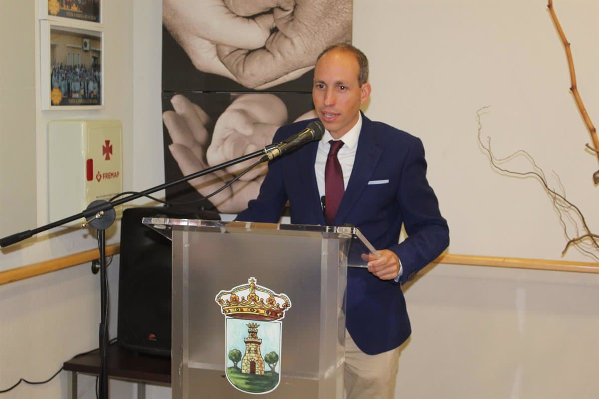 Vox respalda la suspensión de la obra de teatro en Quintanar de la Orden y niega motivos ideológicos detrás de la decisión.