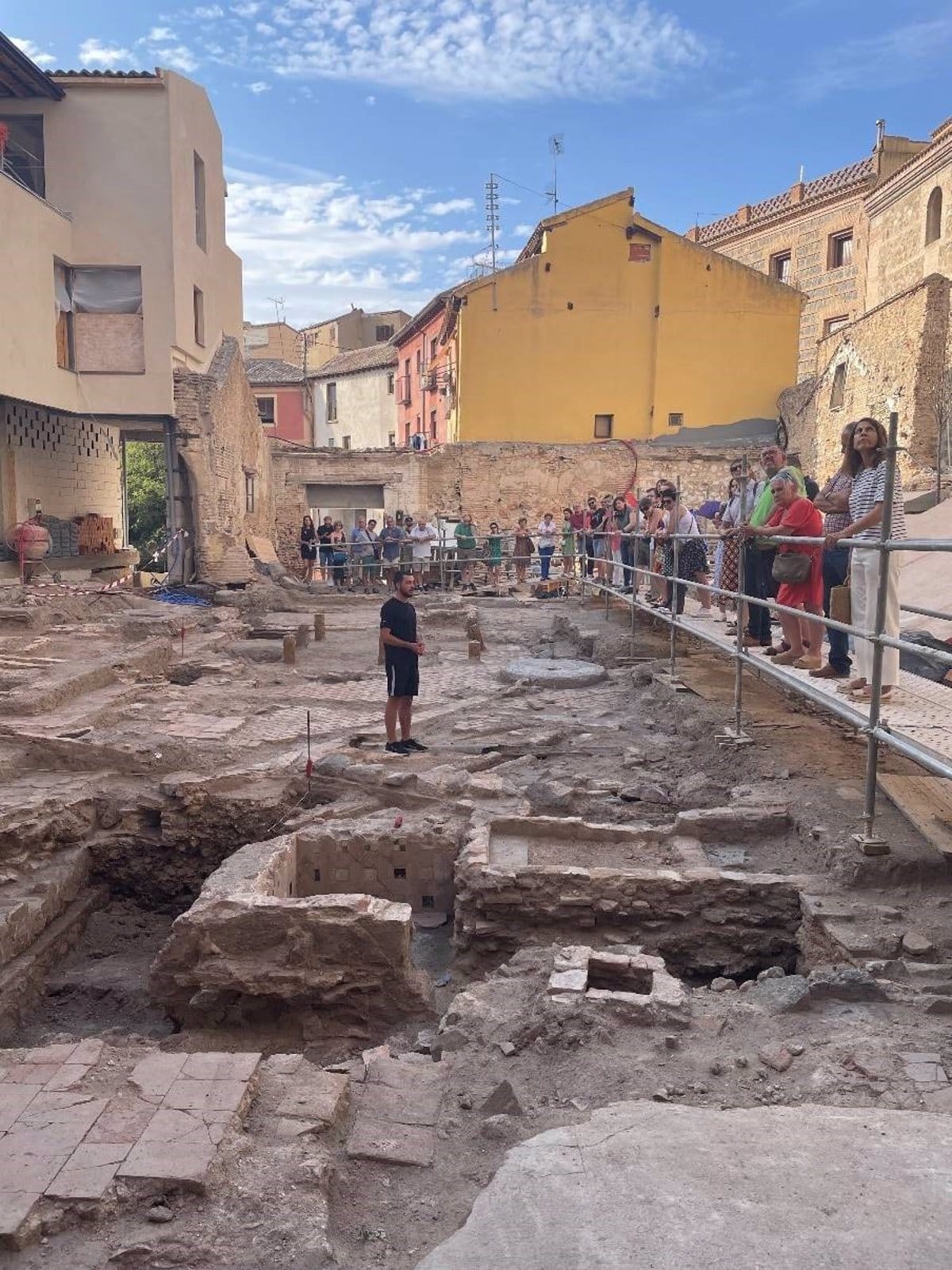 Advertencia de colectivos vecinales de Toledo sobre el peligro para la singularidad del Casco Antiguo debido al aumento de construcciones hoteleras