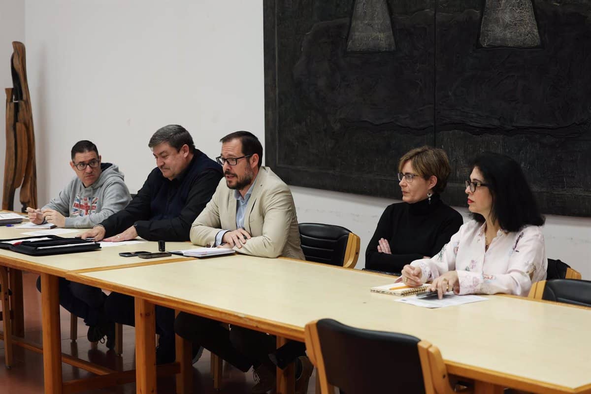 La Unidad de Servicios Educativos de la Policía Local de Toledo interviene en 23 casos de absentismo escolar.