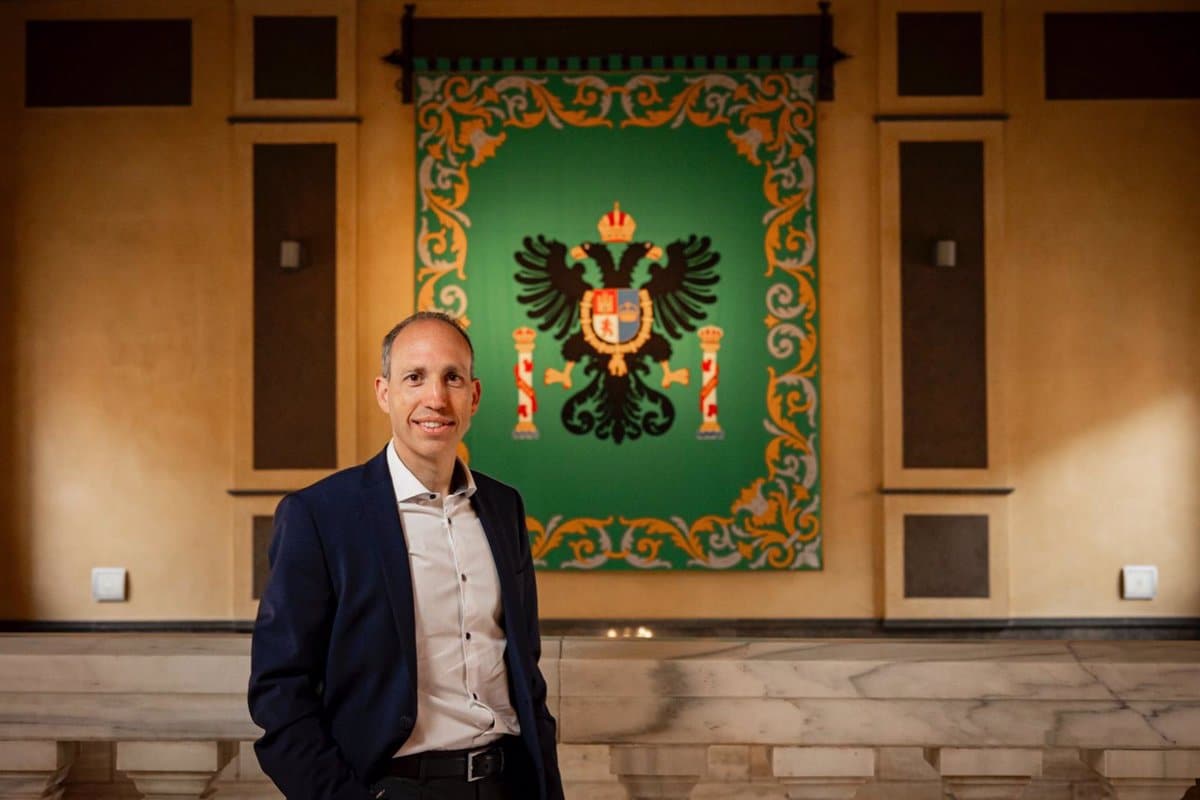 La representante de Vox en Toledo celebra los acuerdos municipales con el PP y destaca la eficacia de su trabajo en conjunto.