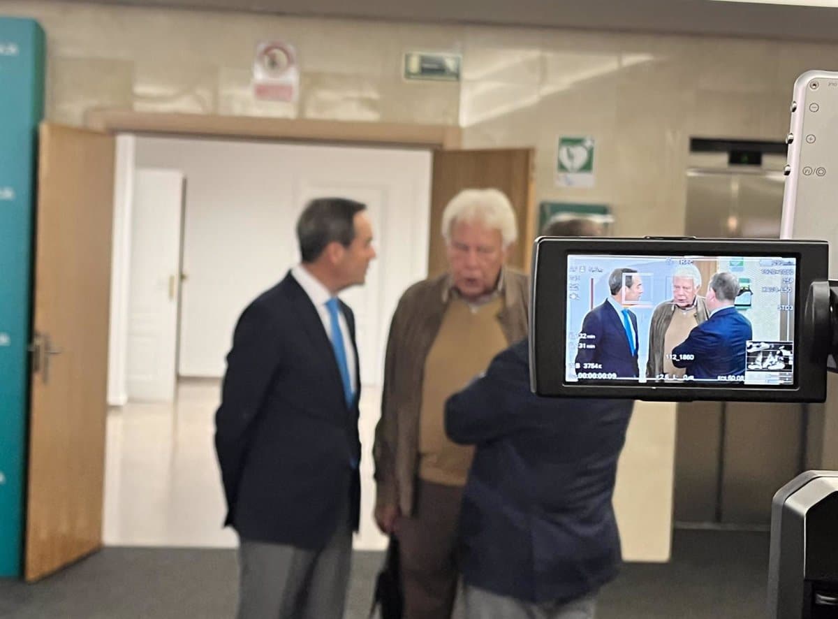 Conversación política entre García-Page y Felipe González en Toledo: Análisis de la situación actual en España