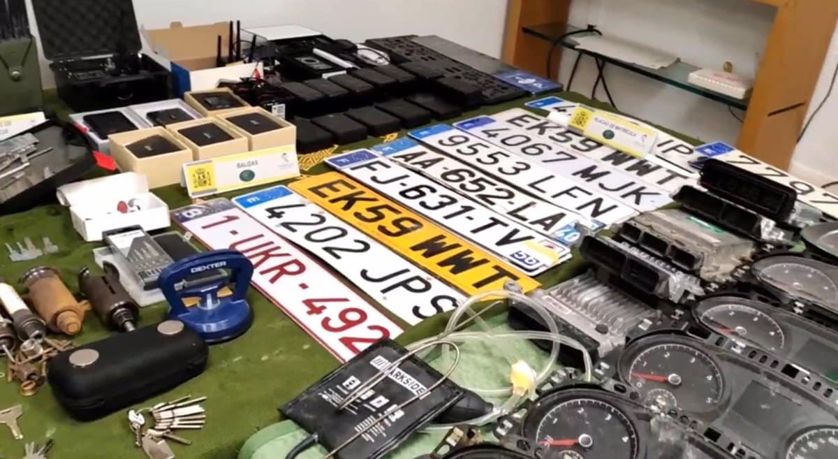 Operación policial desarticula red criminal dedicada al contrabando de vehículos de alta gama y lavado de dinero a través de criptomonedas en Toledo.