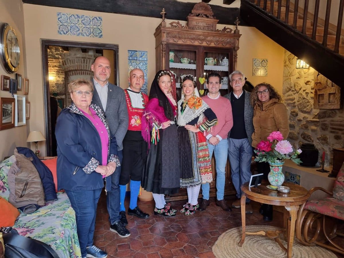 El Gobierno Regional declara el Traje y Bordado de Navalcán como Bienes de Interés Cultural