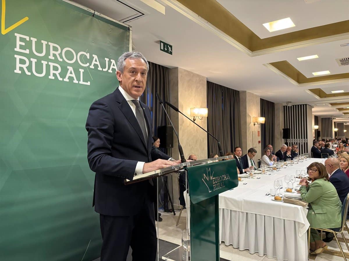 La Cena de Hermandad de Eurocaja reúne a la Élite Política y Social en un evento histórico con 1.700 invitados en 2023