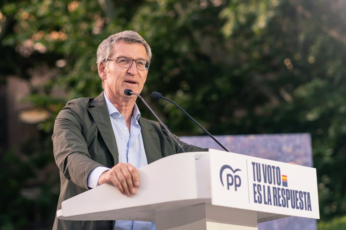 Feijóo denuncia ataques de Vox al PP y acusa a Sánchez de beneficiarse del «Divide y Vencerás»