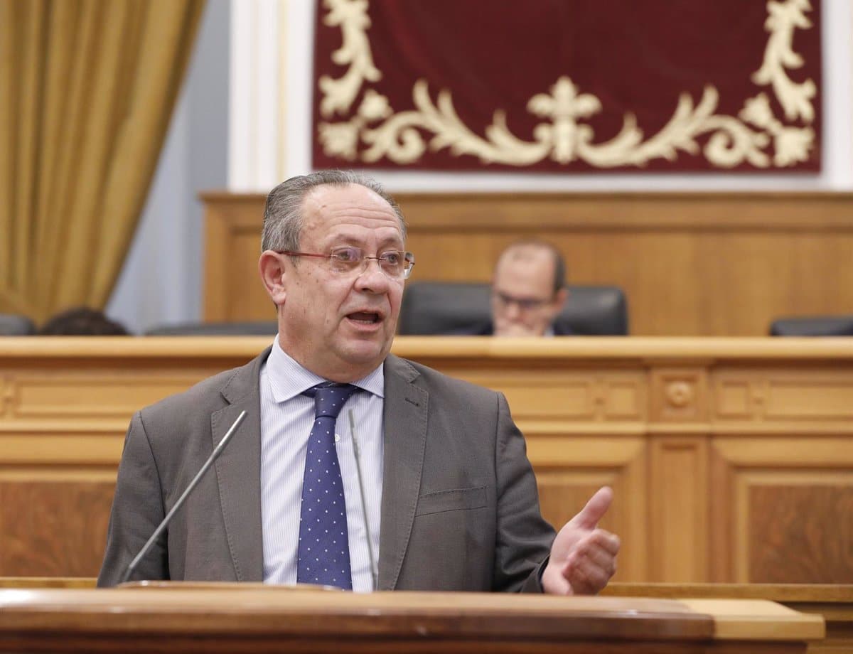 Castilla-La Mancha considera aumentar los sueldos de los empleados públicos en un 2% y estudia incluir un incremento adicional del 0,5%