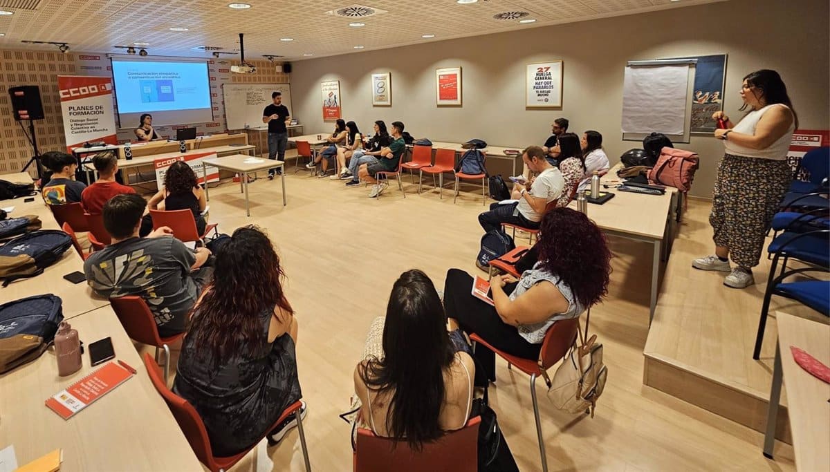 CCOO anima a los jóvenes a pelear por un futuro digno, siguiendo el ejemplo de generaciones anteriores.