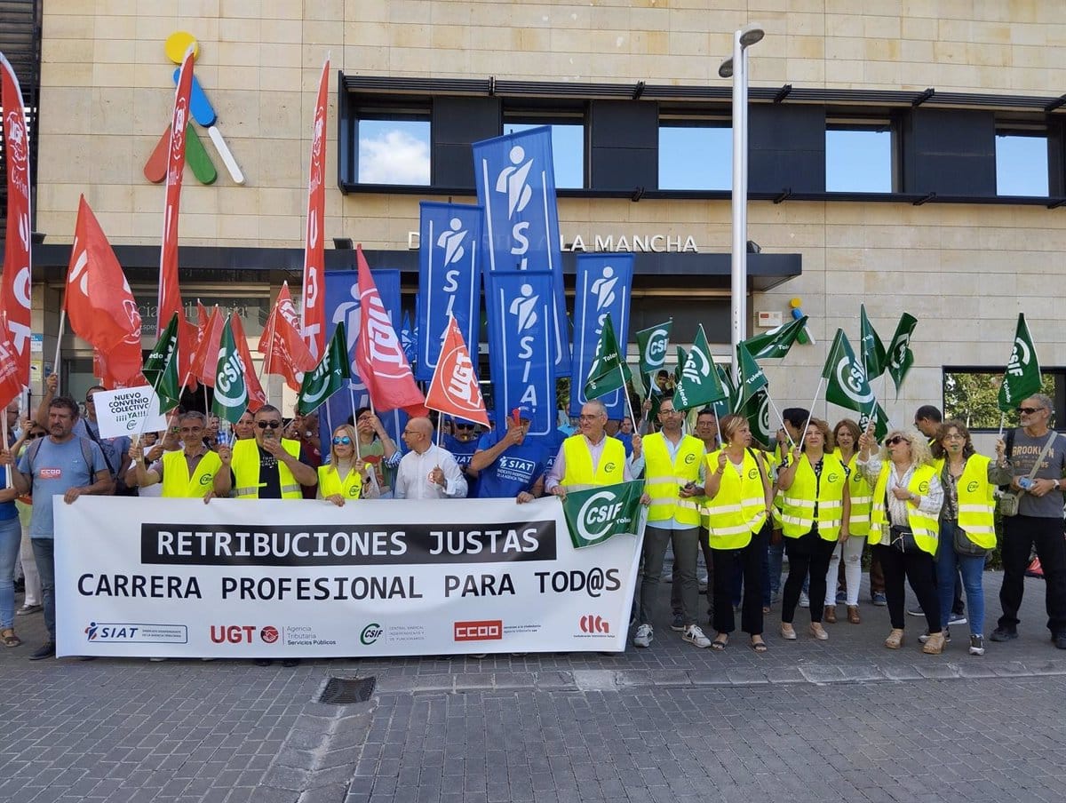 Manifestación de empleados de la Agencia Tributaria en Toledo en busca de mejoras laborales