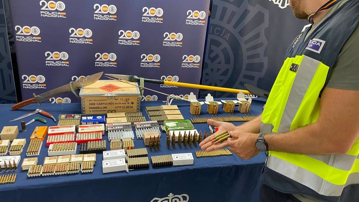 Cuatro detenidos con más de 6.300 cartuchos y munición de guerra en La Roda, destinados a Sevilla.
