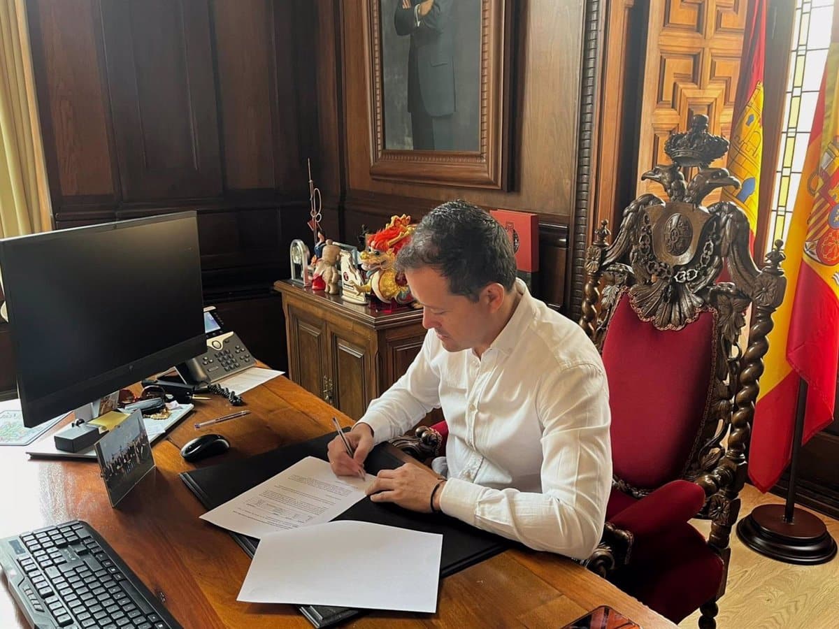 Velázquez solicita a la Junta la creación de un consultorio médico para Valparaíso, La Legua y Vistahermosa.