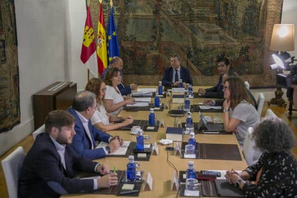 El gobierno de Castilla-La Mancha impugna la ley de amnistía ante el Tribunal Constitucional.