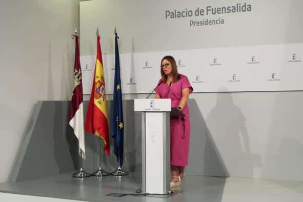 El servicio de bibliobús impulsado por el gobierno de García-Page promueve la lectura en toda la región, llegando a más ciudadanos.