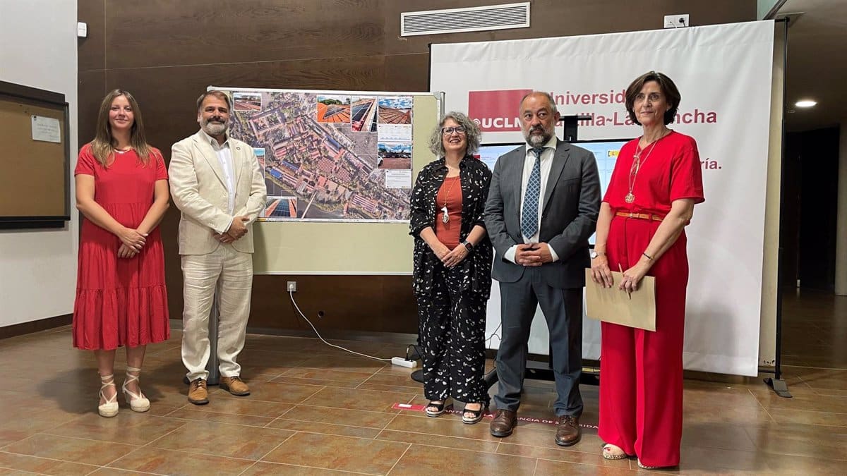 La UCLM promueve la transición hacia la energía limpia con la instalación de 627 paneles solares en el Campus de Toledo.
