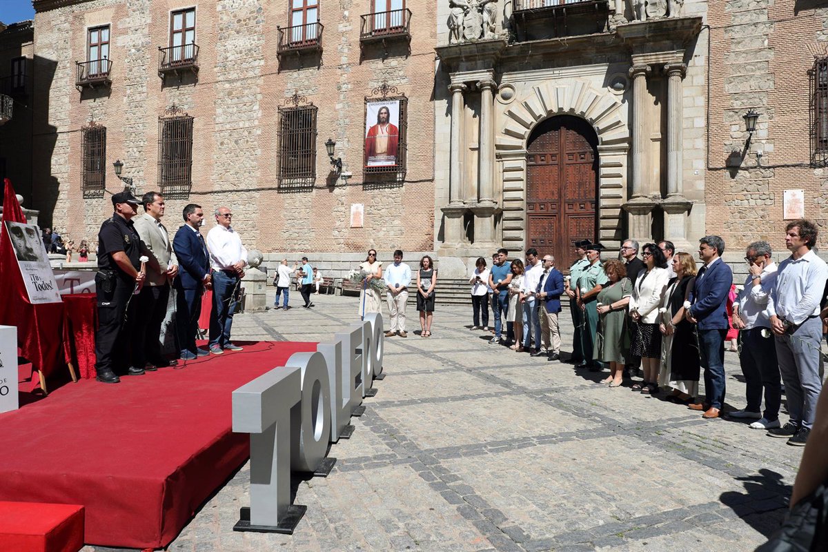 Toledo honra la memoria de Miguel Ángel Blanco en el XVII aniversario de su asesinato y defiende el legado de Ermua.